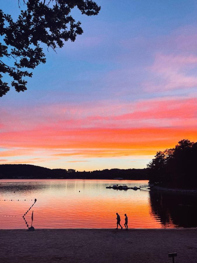Lodge Avec Spa Privatif - Foret Et Lac Liginiac Zewnętrze zdjęcie